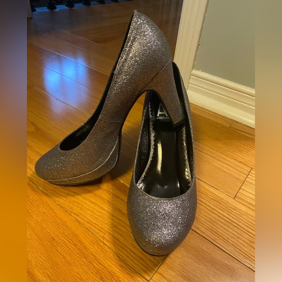 Addition Elle Silver Sparkle gently used heels - size 7W - Picture 3 of 4